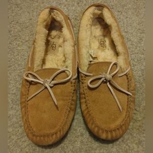 UGG Moccasins Dakota Sz 10 Women